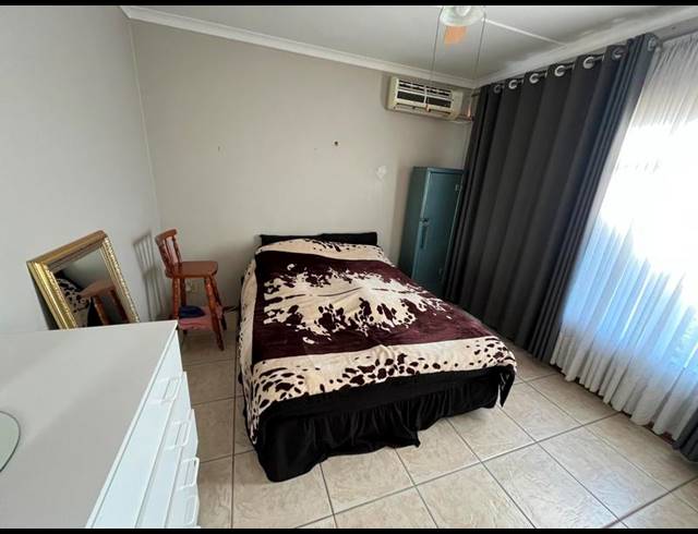 3 BEDROOM HOUSE FOR SALE IN BISLEY